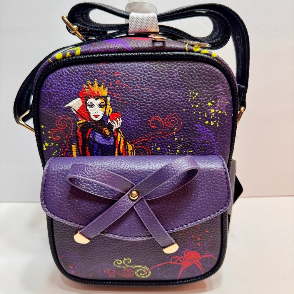 NWT. WondaPop Luxe Disney Villains Evil Queen Crossbody bag